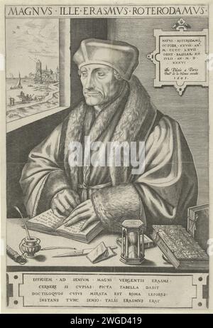Portret van Desiderius Erasmus, Frans Huys, d'après Hans Holbein (II), 1601 tirage Portrait de Desiderius Erasmus Ten Halven Lee à gauche, assis à une table, ses mains reposant sur un livre ouvert. Sur la table un sablier, un pot d'encre avec un stylo, un couteau à stylo, la Bible et d'autres livres. Sur le mur une plaque, à gauche une fenêtre avec vue sur une ville sur l'eau, probablement Rotterdam. Sous le spectacle une plaque avec un texte de quatre lignes en latin. Outils d'écriture de gravure de papier Paris. Livre - MM - livre ouvert. sablier Banque D'Images