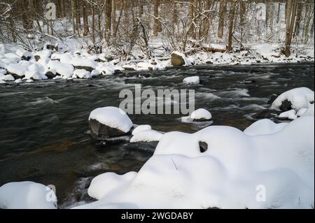 Une scène fluviale hivernale dans le Maryland, USA Banque D'Images