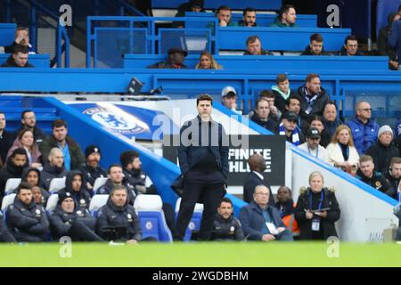 Stamford Bridge, Chelsea, Londres, Royaume-Uni. 4 février 2024. Premier League football, Chelsea contre Wolverhampton Wanderers ; l'entraîneur de Chelsea Mauricio Pochettino semble pensif alors que son équipe est à la traîne derrière Credit : action plus Sports/Alamy Live News Banque D'Images