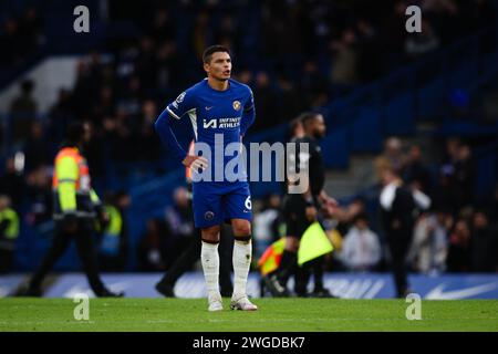 LONDRES, Royaume-Uni - 4 février 2024 : Thiago Silva de Chelsea abattu après le match de Premier League entre Chelsea FC et Wolverhampton Wanderers à Stamford Bridge (crédit : Craig Mercer / Alamy Live News) Banque D'Images