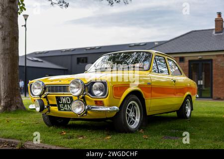 1975 Ford Escort RS 2000, exposée au Bicester Heritage Scramble le 8 octobre 2023. Banque D'Images