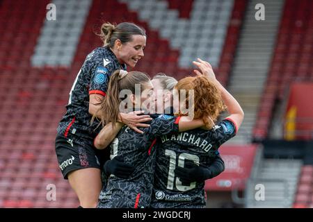 Southampton, Royaume-Uni. 04 février 2024. St Marys Stadium, Southampton, Angleterre, février 4 2024 BUT 0-1 les joueuses du Crystal Palace entourent l'attaquant Izzy Atkinson (77) lors du match du championnat FA Womens entre Southampton et Crystal Palace au St Marys Stadium, Southampton, Angleterre (Stephen Flynn/SPP) crédit : SPP Sport Press photo. /Alamy Live News Banque D'Images