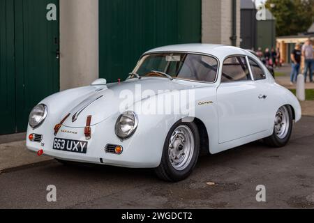 Porsche 356 1956, exposée au Bicester Heritage Scramble le 8 octobre 2023. Banque D'Images