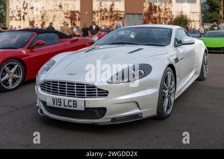 2011 Aston Martin DBS V12, exposée au Bicester Heritage Scramble le 8 octobre 2023. Banque D'Images