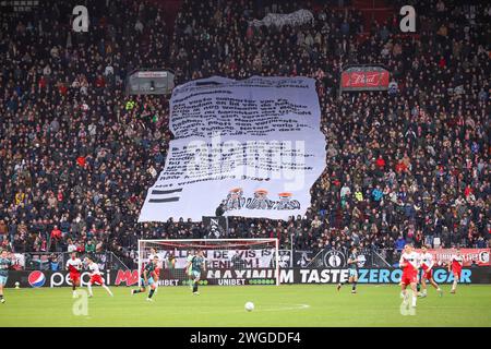 Utrecht, pays-Bas. 4 février 2024. UTRECHT, PAYS-BAS - 4 FÉVRIER : bannière utrecht lors du match néerlandais d'Eredivisie entre le FC Utrecht et le FC Volendam au Stadion Galgenwaard le 4 février 2024 à Utrecht, aux pays-Bas. (Photo de Ben gal/Orange Pictures) crédit : dpa/Alamy Live News Banque D'Images