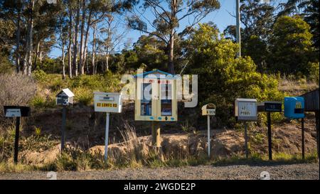 Boîtes aux lettres rustiques à Bruny Island, Tasmanie Banque D'Images