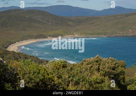 Vue vers l'est depuis Cape Bruny jusqu'à Lighthouse Bay, Bruny Island, Tasmanie. Banque D'Images