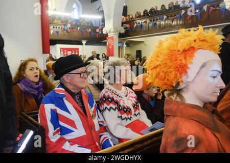 Trinity Saints, Haggerston, Londres, Royaume-Uni. 4 février 2024. Service annuel des clowns de l'église Trinity Saints. Crédit : Matthew Chattle/Alamy Live News Banque D'Images