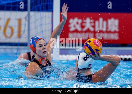 Doha, Qatar. 04 février 2024. DOHA, QATAR - 4 FÉVRIER : Maartje Keuning, défenseur des pays-Bas, lors du match de water-polo féminin entre les États-Unis d'Amérique et les pays-Bas lors des Championnats du monde de Doha 2024 à Aspire Dome le 4 février 2024 à Doha, Qatar. (Photo de MTB-photo/BSR Agency) crédit : BSR Agency/Alamy Live News Banque D'Images