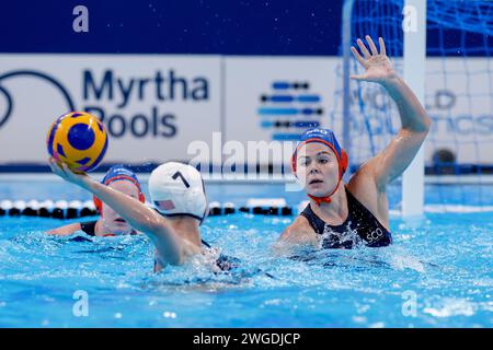Doha, Qatar. 04 février 2024. DOHA, QATAR - 4 FÉVRIER : Maartje Keuning, défenseur des pays-Bas, lors du match de water-polo féminin entre les États-Unis d'Amérique et les pays-Bas lors des Championnats du monde de Doha 2024 à Aspire Dome le 4 février 2024 à Doha, Qatar. (Photo de MTB-photo/BSR Agency) crédit : BSR Agency/Alamy Live News Banque D'Images