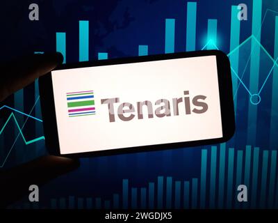 Konskie, Pologne - 31 janvier 2024 : logo de la société Tenaris affiché sur l'écran du téléphone portable Banque D'Images