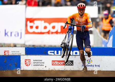 Tabor, République tchèque. 04th Feb, 2024. TABOR - Joris Nieuwenhuis lors des championnats du monde de cyclo-cross (hommes) à Tabor, République tchèque. ANP IRIS VAN DEN BROEK crédit : ANP/Alamy Live News Banque D'Images