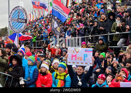 Tabor, République tchèque. 04 février 2024. Fans lors de la course élite hommes lors des Championnats du monde de cyclo-cross UCI à Tabor, République tchèque, le 4 février 2024. Crédit : Vaclav Pancer/CTK photo/Alamy Live News Banque D'Images