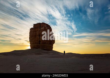 Une formation rocheuse dans le désert près de Riyad, en Arabie Saoudite est connue sous le nom de Devil Thumb ou Juda Thumb. Banque D'Images