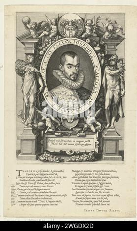 Portret Van Joseph Scaliger, Hendrick Goltzius, 1590 - 1594 tirage Portrait Josephus Scaliger (1540-1609), philologue à Leyde, à l'âge de 35 ans. Buste en ovale dans le cadre d'ornement architectural avec des figures allégoriques qui se réfèrent à la langue et à la science. Arme au-dessus du portrait. Autour de l'ovale et dans le cartouche sous le portrait textes en latin. Sous l'impression (sur le même magazine) un texte en pression de livre composé de 24 lignes de latin de Janus Dousa Filius. Haarlem gravure sur papier / impression typographique personnes historiques. philologie (+ portrait d'érudit, scientifique) Banque D'Images