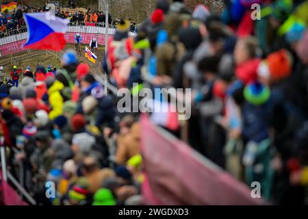 Tabor, République tchèque. 04 février 2024. Course junior masculine lors des Championnats du monde de cyclo-cross UCI à Tabor, République tchèque, le 4 février 2024. Crédit : Vaclav Pancer/CTK photo/Alamy Live News Banque D'Images