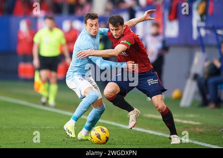 Pampelune, Espagne. 04th Feb, 2024. Ante Budimir de CA Osasuna dut pour le ballon avec Haris Seferovic de RC Celta lors du match LaLiga EA Sports entre CA Osasuna et RC Celta au stade El Sadar le 04 février 2024 à Pampelune, Espagne. Crédit : Cesar Ortiz Gonzalez/Alamy Live News crédit : Cesar Ortiz Gonzalez/Alamy Live News Banque D'Images