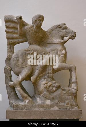 Pierre tombale. Cheval héroïsé. Milieu du 3e siècle après J.-C. De Brestnik, région de Plovdiv, Bulgarie. Musée archéologique national. Sofia. Bulgarie. Banque D'Images