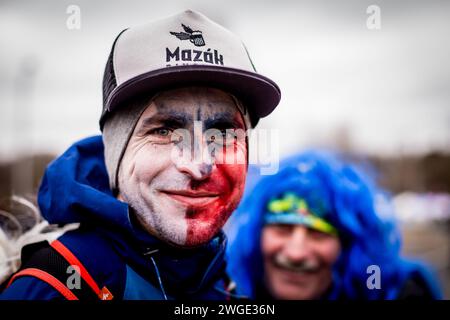Tabor, République tchèque. 04 février 2024. Course junior masculine lors des Championnats du monde de cyclo-cross UCI à Tabor, République tchèque, le 4 février 2024. Fan tchèque. Crédit : Jaroslav Svoboda/CTK photo/Alamy Live News Banque D'Images