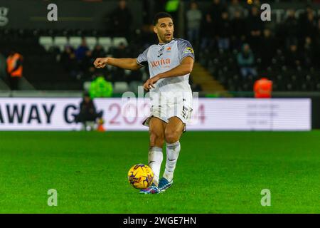 Swansea, Royaume-Uni. 03 février 2024. Ben Cabango de Swansea City en action lors du match de championnat EFL Skybet, Swansea City contre Plymouth Argyle au Swansea.com Stadium de Swansea, pays de Galles, le samedi 3 février 2024. Cette image ne peut être utilisée qu'à des fins éditoriales. À usage éditorial uniquement, photo de crédit : Andrew Orchard photographie sportive/Alamy Live News Banque D'Images