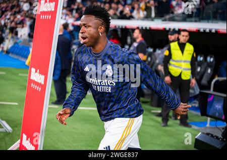 Madrid, Madrid, Espagne. 4 février 2024. Vinicius Junior du Real Madrid est entré dans le peloton avant le match de football de la Liga EA Sports 2023/24 entre le Real Madrid et l'Atletico Madrid au stade Santiago Bernabeu de Madrid, en Espagne. (Crédit image : © Alberto Gardin/ZUMA Press Wire) USAGE ÉDITORIAL SEULEMENT! Non destiné à UN USAGE commercial ! Crédit : ZUMA Press, Inc/Alamy Live News Banque D'Images