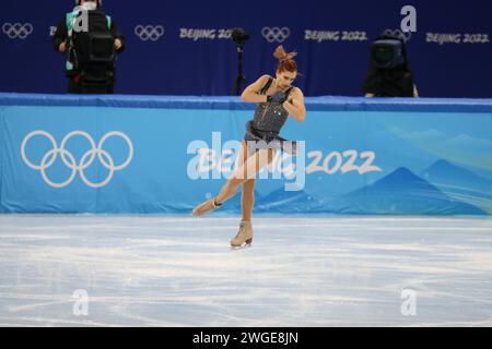 6 FÉVRIER 2022 - Pékin, Chine : Eliska Brezinova de l'équipe République tchèque patine son programme court de patinage simple féminin dans le cadre du patinage artistique Banque D'Images