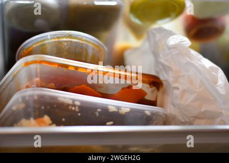 Laissé sur le plan de travail des plats chinois à emporter Banque D'Images