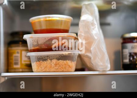 Laissé sur le plan de travail des plats chinois à emporter Banque D'Images