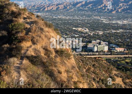 Sentier de randonnée Steep Griffith Park au-dessus de Burbank et Los Angeles en Californie du Sud. Banque D'Images