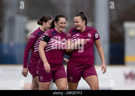 Barry, Royaume-Uni. 4 février 2024. Siobhan Walsh de Cardiff City Women célèbre avoir marqué le but d'ouverture lors du Genero Adrian Premier Match entre Barry Town United Women et Cardiff City Women au Jenner Park Stadium à Barry le 4 février 2024. Cette image ne peut être utilisée qu'à des fins éditoriales. Usage éditorial uniquement. Crédit : Ashley Crowden/Alamy Live News Banque D'Images