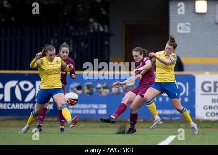 Barry, Royaume-Uni. 4 février 2024. Ffion Prix de Cardiff City Women lors du Genero Adrian Premier Match entre Barry Town United Women et Cardiff City Women au Jenner Park Stadium à Barry le 4 février 2024. Cette image ne peut être utilisée qu'à des fins éditoriales. Usage éditorial uniquement. Crédit : Ashley Crowden/Alamy Live News Banque D'Images