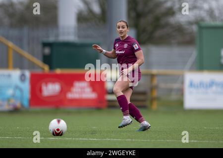 Barry, Royaume-Uni. 4 février 2024. Hannah Power de Cardiff City Women lors du Genero Adrian Premier Match entre Barry Town United Women et Cardiff City Women au Jenner Park Stadium à Barry le 4 février 2024. Cette image ne peut être utilisée qu'à des fins éditoriales. Usage éditorial uniquement. Crédit : Ashley Crowden/Alamy Live News Banque D'Images