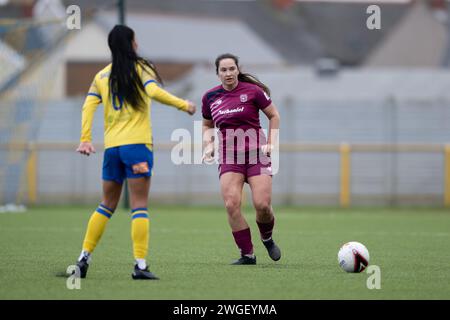 Barry, Royaume-Uni. 4 février 2024. Siobhan Walsh de Cardiff City Women lors du Genero Adrian Premier Match entre Barry Town United Women et Cardiff City Women au Jenner Park Stadium à Barry le 4 février 2024. Cette image ne peut être utilisée qu'à des fins éditoriales. Usage éditorial uniquement. Crédit : Ashley Crowden/Alamy Live News Banque D'Images