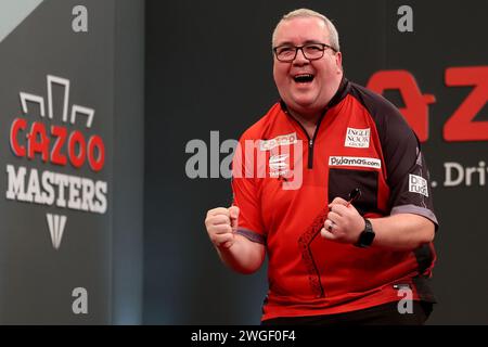 Marshall Arena, Milton Keynes, Royaume-Uni. 4 février 2024. 2024 PDC Cazoo Darts Masters Day 3, Evening session ; Stephen Bunting célèbre comme il remporte le Cazoo Masters Credit : action plus Sports/Alamy Live News Banque D'Images