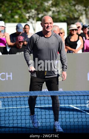 Miami Beach, États-Unis. 03 février 2024. MIAMI BEACH, FLORIDE - 03 FÉVRIER : Andre Agassi au Pickleball amateur 2024 vs The Legends Slam 2 Miami Beach à Lincoln Road Miami Beach le 03 février 2024 à Miami Beach, Floride. (Photo de JL/Sipa USA) crédit : SIPA USA/Alamy Live News Banque D'Images