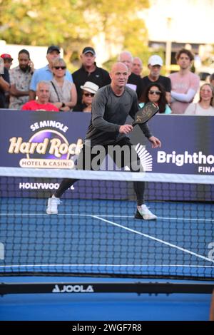 Miami Beach, États-Unis. 03 février 2024. MIAMI BEACH, FLORIDE - 03 FÉVRIER : Andre Agassi au Pickleball amateur 2024 vs The Legends Slam 2 Miami Beach à Lincoln Road Miami Beach le 03 février 2024 à Miami Beach, Floride. (Photo de JL/Sipa USA) crédit : SIPA USA/Alamy Live News Banque D'Images