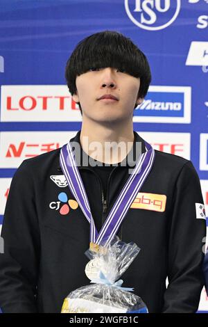 Aomori, Japon. Crédit : MATSUO. 4 février 2024. Kyungmin Koo (KOR) Patinage de vitesse : coupe du monde junior ISU de Patinage de vitesse 2023/24 hommes Juniors 500m cérémonie de remise des prix à la YS Arena Hachinohe à Aomori, Japon. Crédit : MATSUO .K/AFLO SPORT/Alamy Live News Banque D'Images