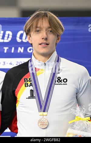 Aomori, Japon. Crédit : MATSUO. 4 février 2024. Finn Sonnekalb (GER) Patinage de vitesse : coupe du monde junior ISU de Patinage de vitesse 2023/24 hommes Juniors 1500m cérémonie de remise des prix au YS Arena Hachinohe à Aomori, Japon. Crédit : MATSUO .K/AFLO SPORT/Alamy Live News Banque D'Images