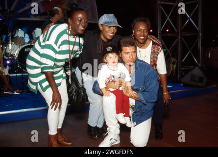 Billy Ray Cyrus et sa fille Miley Cyrus au Elvis Presley Tribute à Memphis.October 8, 1994 crédit : mpiRR / MediaPunch Banque D'Images