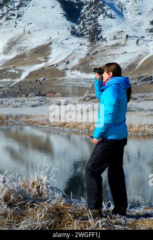 Observation des oiseaux par la rivière Ana jusqu'à Winter Rim, réserve naturelle de Summer Lake, Oregon Outback Scenic Byway, Oregon Banque D'Images