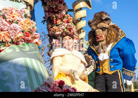 Beauty and the Beast in Parade on main Street U.S.A, Magic Kingdom, Walt Disney World Resort, Orange County, Orlando, Floride, États-Unis d'Amérique Banque D'Images