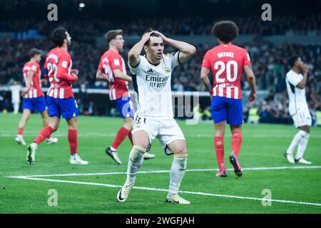 Madrid, Espagne. 4 février 2024. Brahim Diaz (devant) du Real Madrid semble abattu lors du match de football de la ligue espagnole (la Liga) entre le Real Madrid et l'Atlético de Madrid au stade Santiago Bernabeu de Madrid, en Espagne, le 4 février 2024. Crédit : Gustavo Valiente/Xinhua/Alamy Live News Banque D'Images