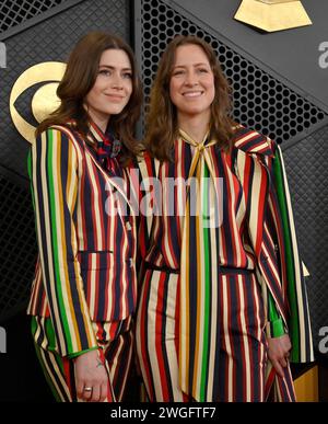 Los Angeles, États-Unis. 04th Feb, 2024. Rebecca Lovell et Megan Lovell de Larkin Poe assistent à la 66e cérémonie annuelle des Grammy Awards à la Crypto.com Arena de Los Angeles le dimanche 4 février 2024. Photo de Jim Ruymen/UPI crédit : UPI/Alamy Live News Banque D'Images