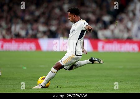 Madrid, Espagne. 04th Feb, 2024. Madrid Espagne ; 05.02.2024.- joueur du Real Madrid Rodrygo. Le Real Madrid tire 1-1 avec l'Atlético de Madrid lors du Derby de Madrid de la Ligue espagnole de football qui s'est tenu au Nouveau stade Santiago Bernabeu dans la capitale du Royaume d'Espagne. But du Real Madrid marqué par Brahim Diaz à la 20e minute but de l'Atlético de Madrid marqué par Marcos Llorente 20' 3. Crédit : Juan Carlos Rojas/dpa/Alamy Live News Banque D'Images