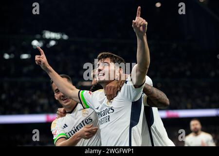 Madrid, Espagne. 04th Feb, 2024. Madrid Espagne ; 05.02.2024.- le joueur de Brahim du Real Madrid célèbre son but avec ses coéquipiers. Le Real Madrid tire 1-1 avec l'Atlético de Madrid lors du Derby de Madrid de la Ligue espagnole de football qui s'est tenu au Nouveau stade Santiago Bernabeu dans la capitale du Royaume d'Espagne. But du Real Madrid marqué par Brahim Diaz à la 20e minute but de l'Atlético de Madrid marqué par Marcos Llorente 20' 3. Crédit : Juan Carlos Rojas/dpa/Alamy Live News Banque D'Images