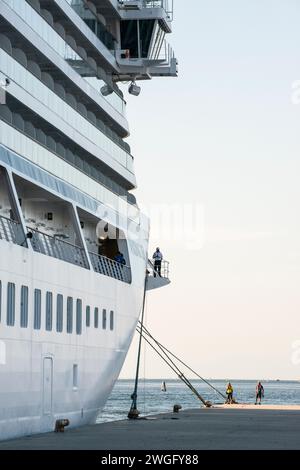 Le bateau de croisière Viking accoste au port de Chioggia dans la lagune vénitienne, en Italie Banque D'Images