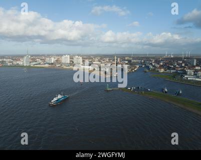 Bremerhaven, Brême, Allemagne, 29 décembre 2023 : Port industriel de Bremerhaven, ville au bord de la mer du Nord. Banque D'Images