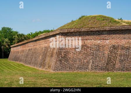 Fort Moultrie, petites fortifications et bunkers de munitions qui longent la côte de Sullivan's Island, Caroline du Sud, États-Unis Banque D'Images