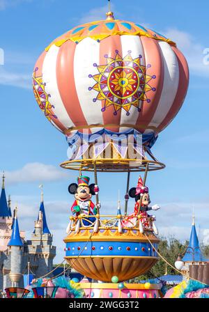 Mickey & Minnie dans Festival of Fantasy Parade sur main Street U.S.A, Magic Kingdom, Walt Disney World Resort, Orlando, Floride, États-Unis d'Amérique Banque D'Images