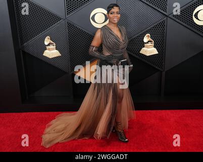 Los Angeles, États-Unis. 04th Feb, 2024. Fantasia Barrino arrive à la 66e cérémonie annuelle des Grammy Awards qui a eu lieu à la Crypto.com Arena à Los Angeles, CA le dimanche, ?février 4, 2024. (Photo de Sthanlee B. Mirador/Sipa USA) crédit : Sipa USA/Alamy Live News Banque D'Images